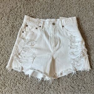 American Eagle
AE DENIM '9OS
BOYFRIEND SHORT
White, ripped
NWT
